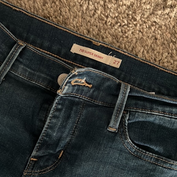 dark wash levi jeans - Picture 2 of 3